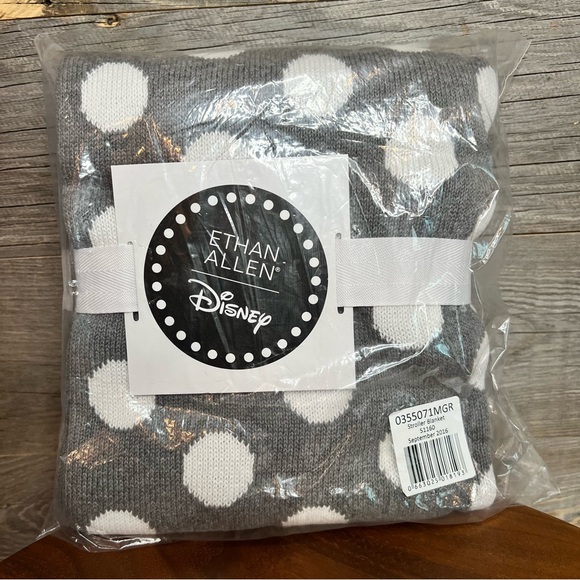 🆕 NWT Ethan Allen Polka Dot White & Gray Knit Throw Blanket, 30’’x 40’’ (New) - Picture 8 of 12